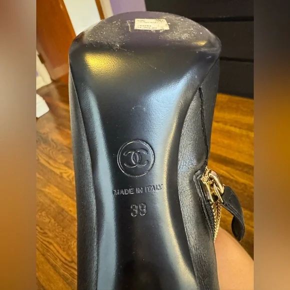 Chanel black leather faux pearls ankle boots - Picture 4 of 14